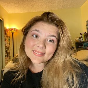 Meet your Posher, Chloe